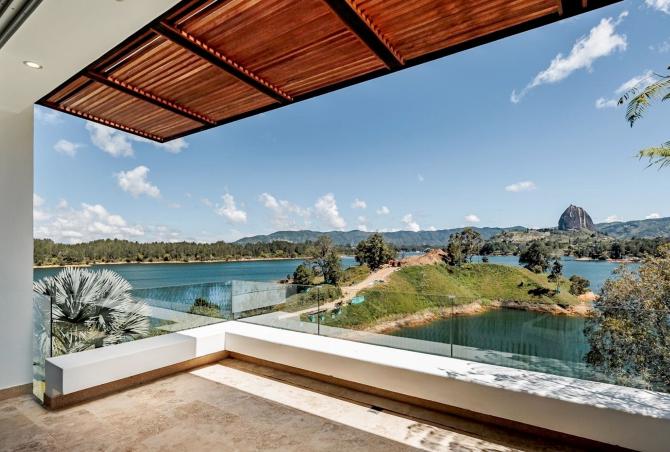 Med016 - Casa de luxo com vista para o lago em Guatapé