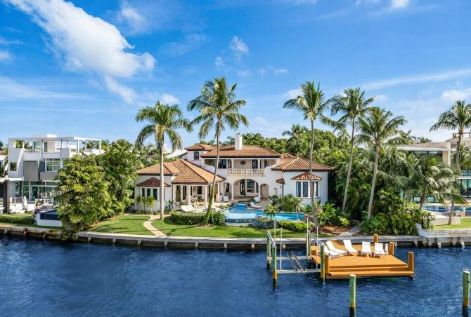 Mia002 - Casa de luxo com 5 quartos em Miami
