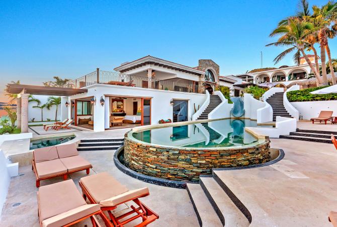 Luxury villas in Los Cabos