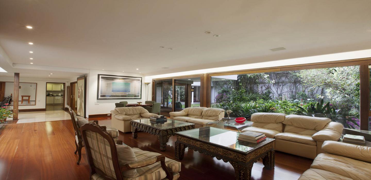 Bog284 - Spectacular two-story house with backyard in Bogota