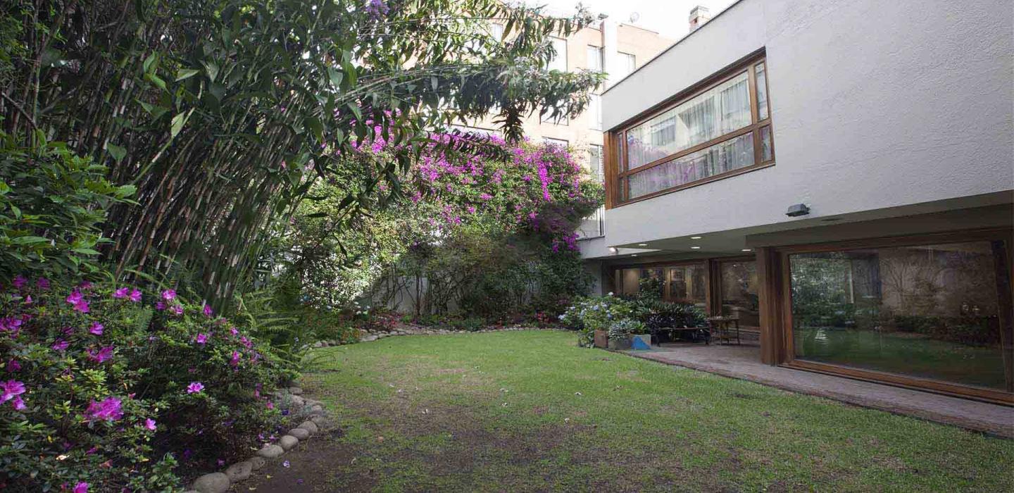 Bog284 - Casa espectacular de 2 pisos con jardin en Bogota