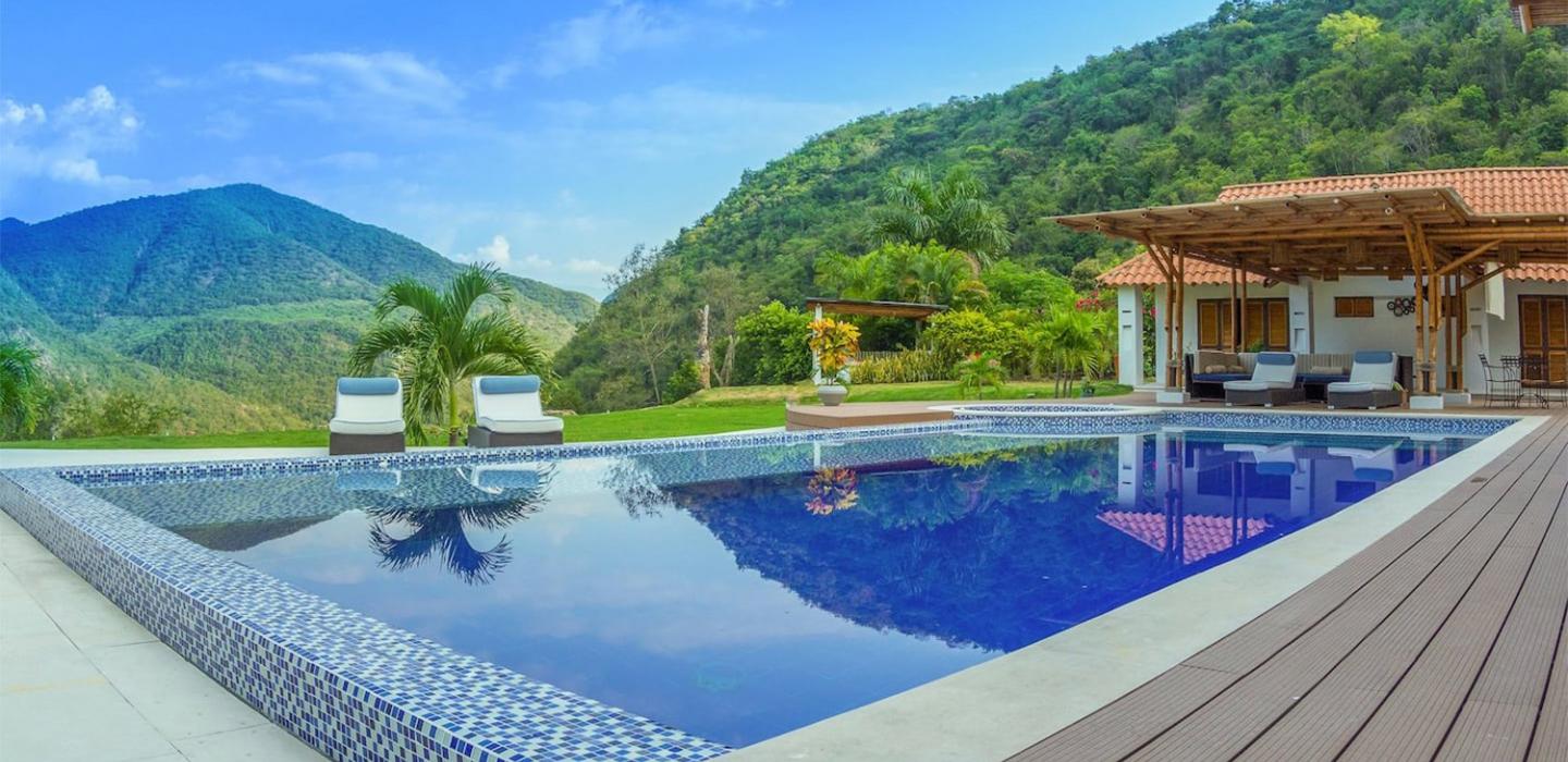 Anp006 - Beautiful house surrounded by nature in Apulo
