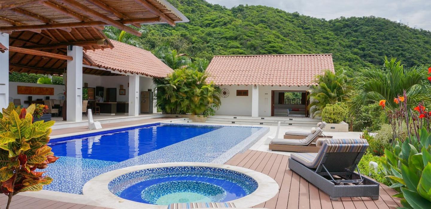 Anp006 - Beautiful house surrounded by nature in Apulo