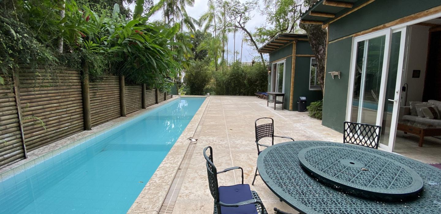 Rio412 - Linda casa com jardins e piscina na Gávea