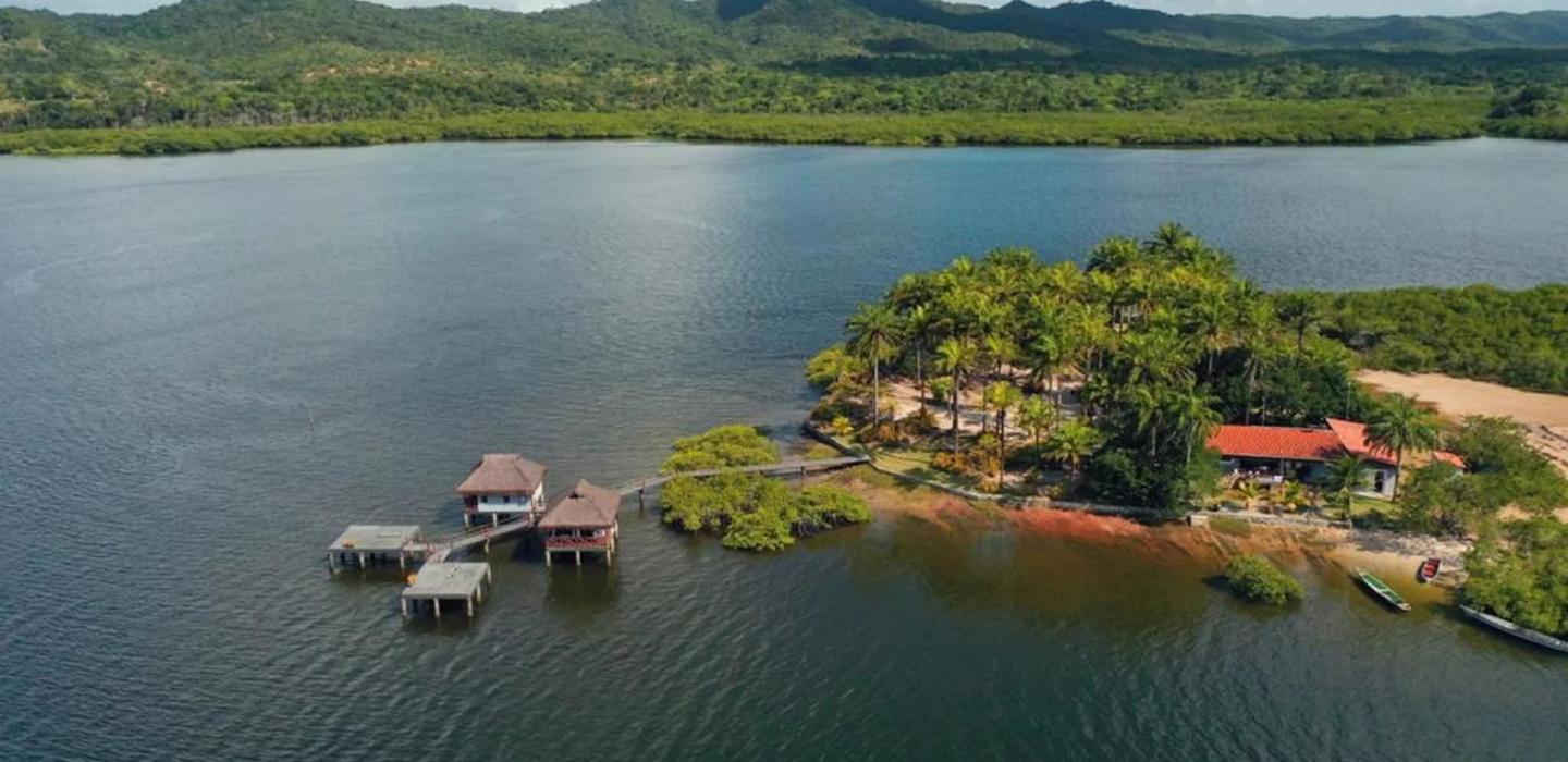 Bah400 - Hermosa isla con casa y bungalows en Bahía