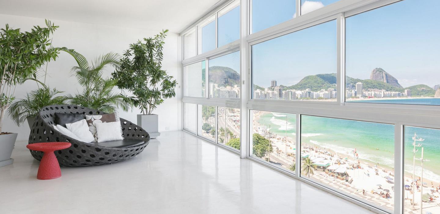 Rio035 - Espaçoso apartamento frente mar em Copacabana