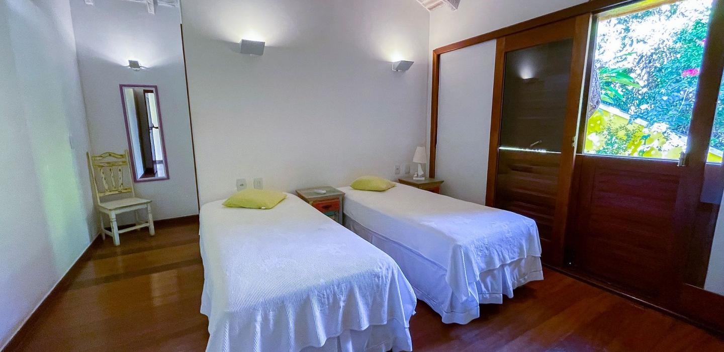 Buz012 - Beautiful 4 bedrooms villa with pool in Búzios