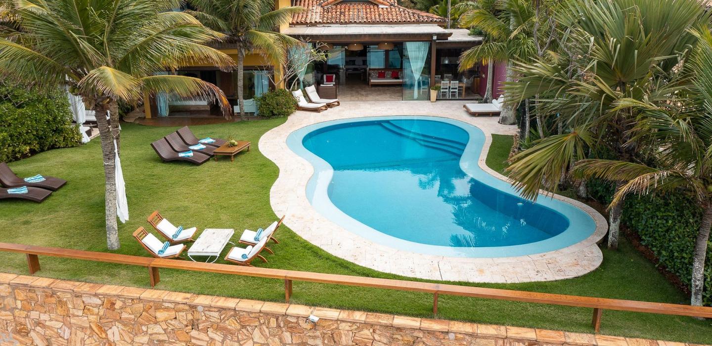 Buz008 - Luxuosa casa com piscina em frente ao mar em Buzios