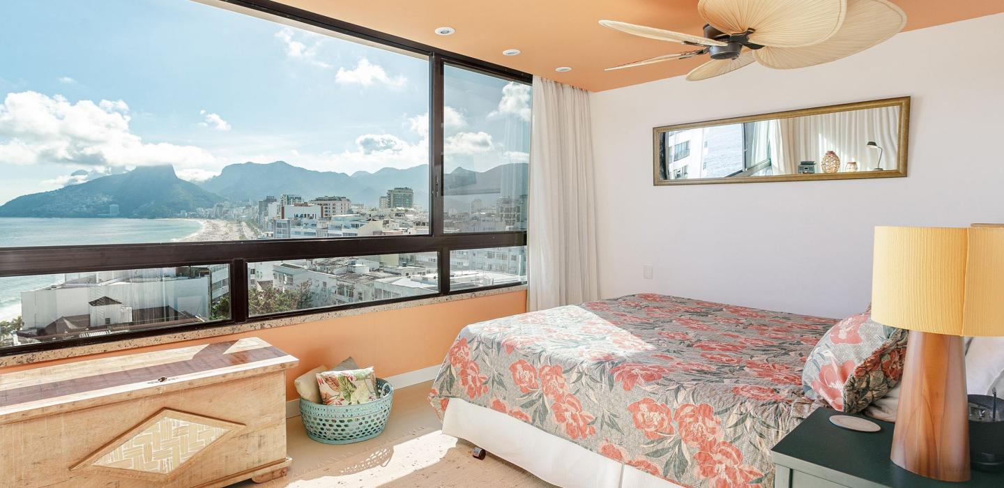 Rio069 - Beautiful 3 bedroom penthouse in Ipanema