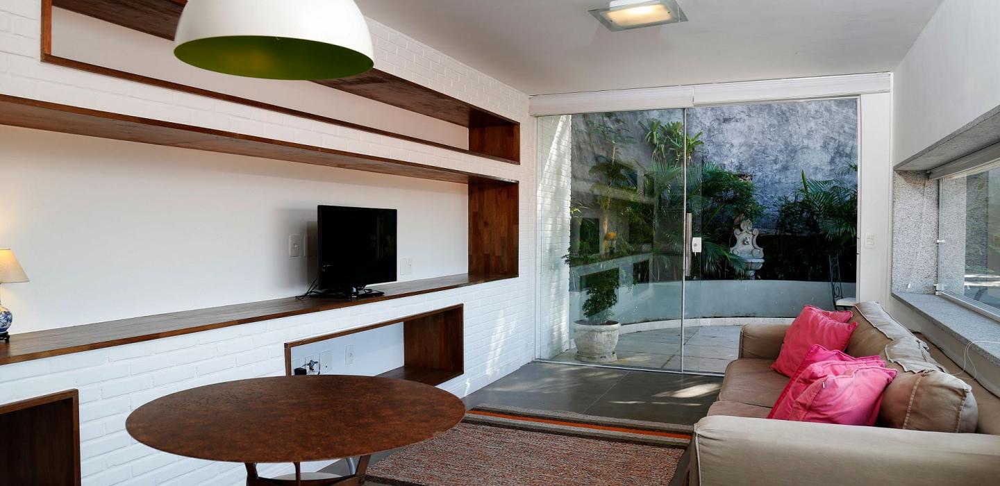 Rio096-Beautiful 6 bedroom villa in Santa Teresa