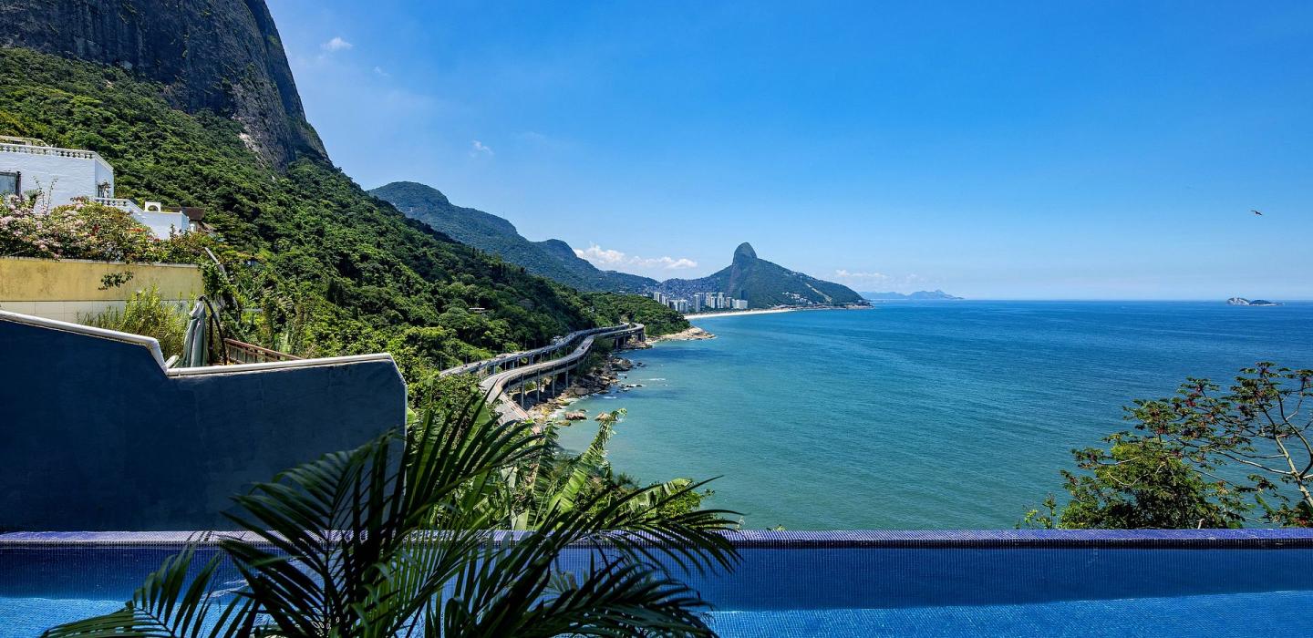 Rio012 - 5 suites mansion with pool in front of the sea