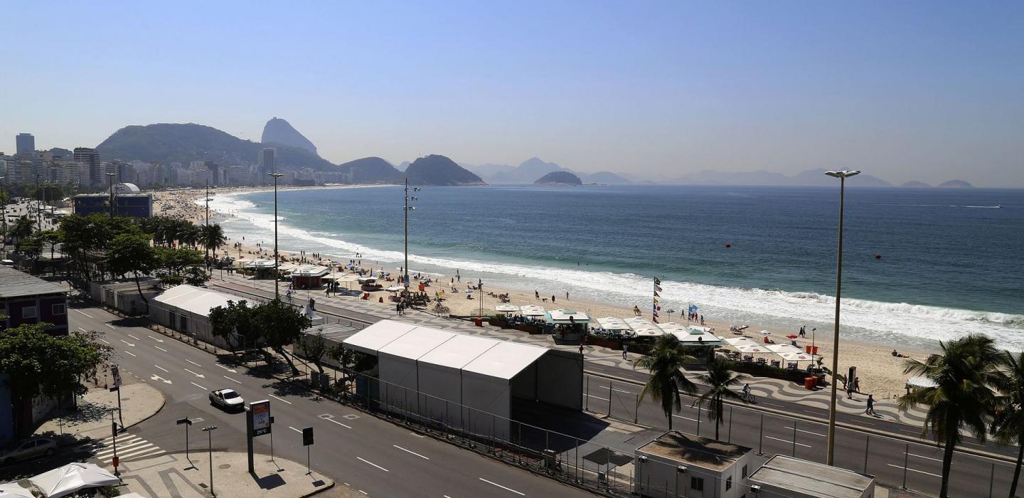 Rio032 - Spacious beachfront apartment in Copacabana