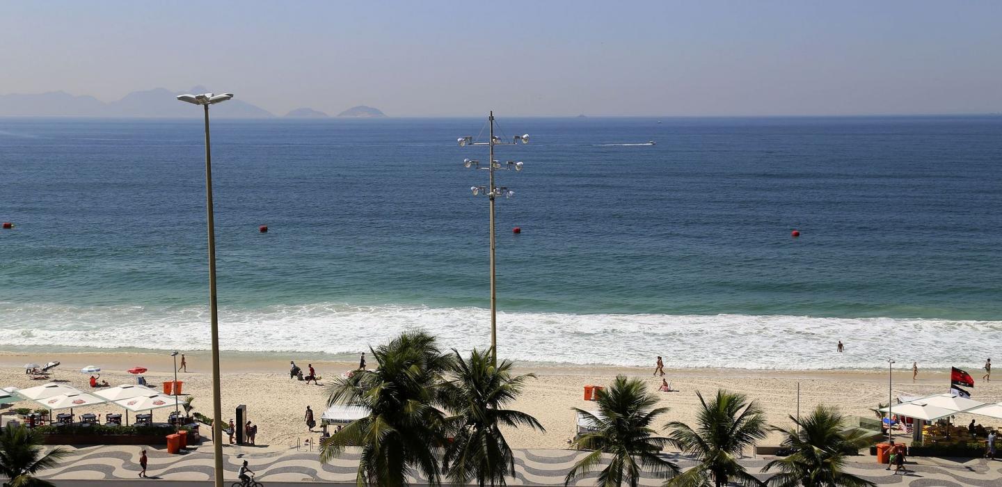 Rio032 - Spacious beachfront apartment in Copacabana