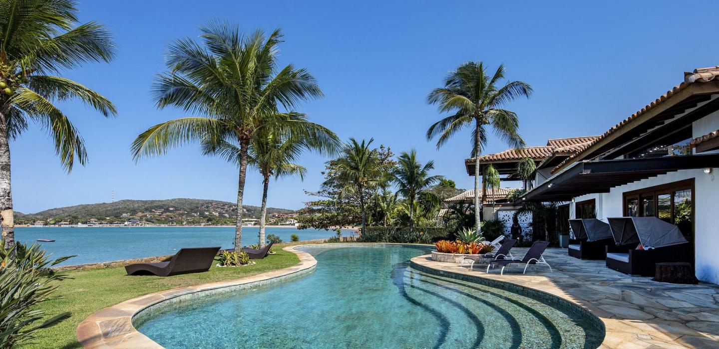 Buz032 - Luxury mansion in front of the sea in Búzios