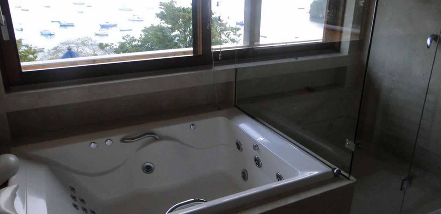 Buz034 - Villa de luxe avec 4 suites, piscine et vue mer