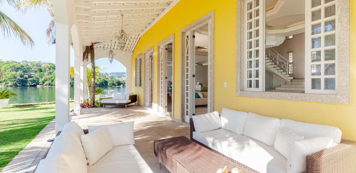 Ang036 - Mansion on Cavaco Island in Angra dos Reis