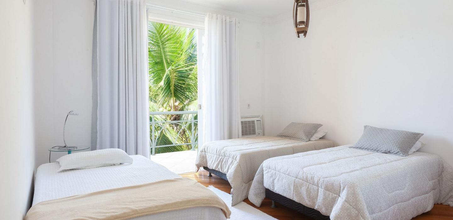 Ang036 - Mansion on Cavaco Island in Angra dos Reis
