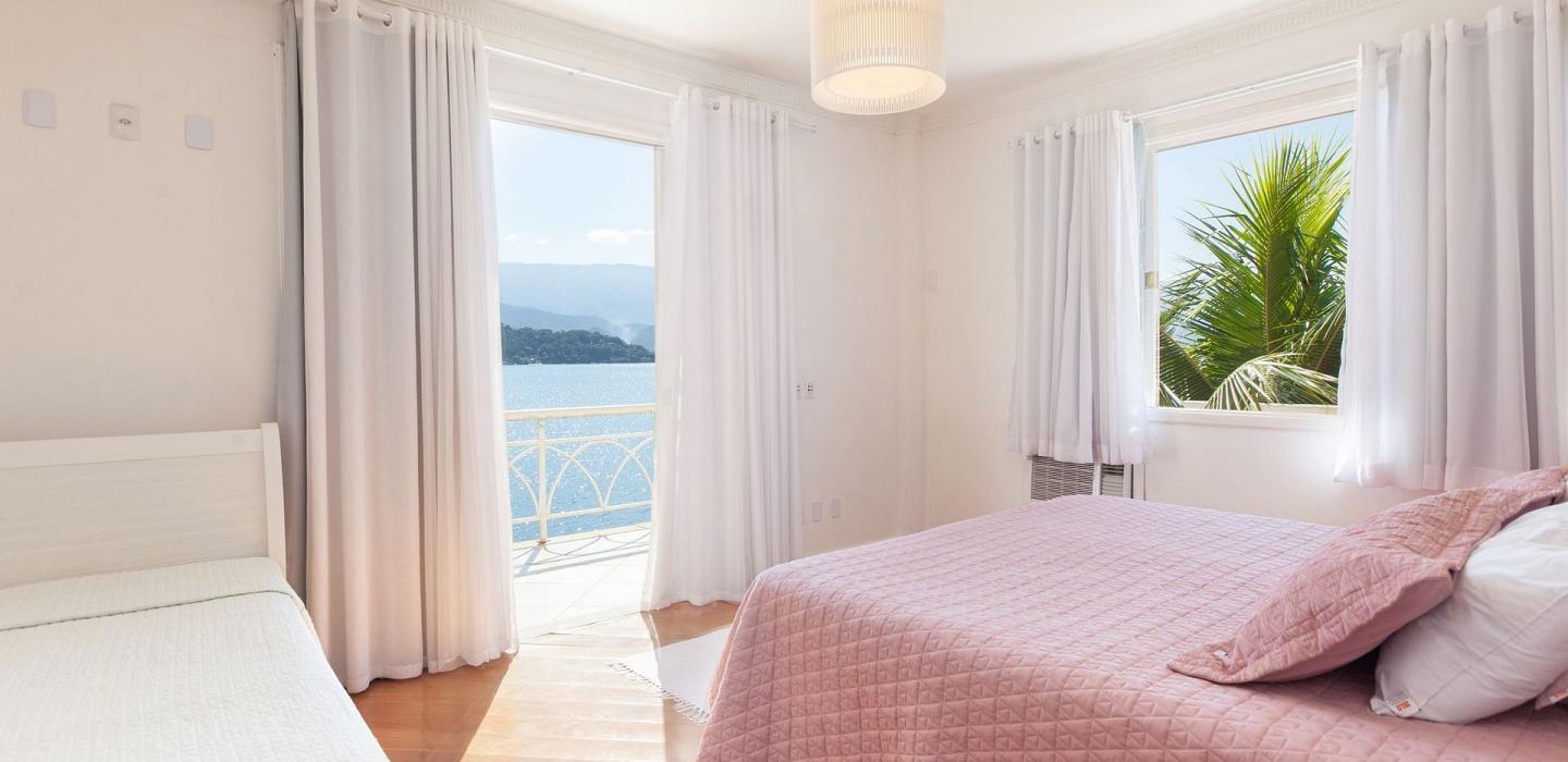 Ang036 - Mansion on Cavaco Island in Angra dos Reis