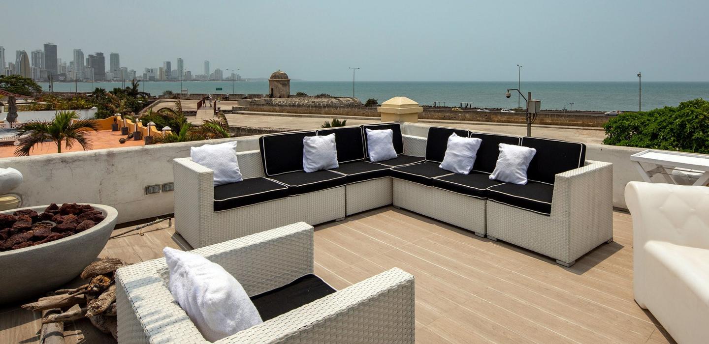 Car072 - Nice penthouse with sea view in the city center