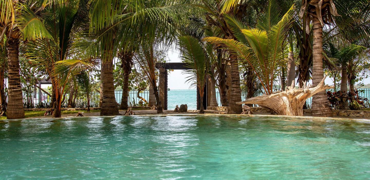 Car029 - Hermosa villa con piscina frente mar en Cartagena