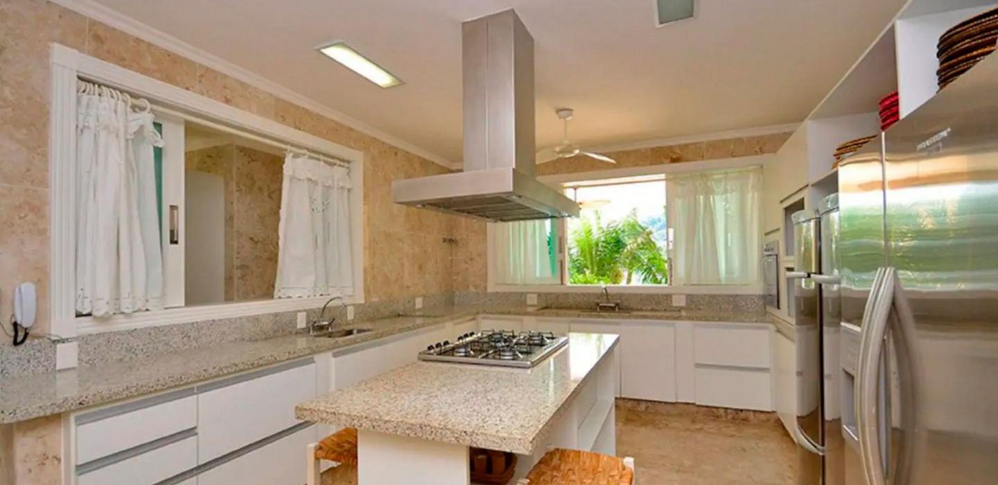 Ang046 - Beautiful beachfront mansion in Angra dos Reis