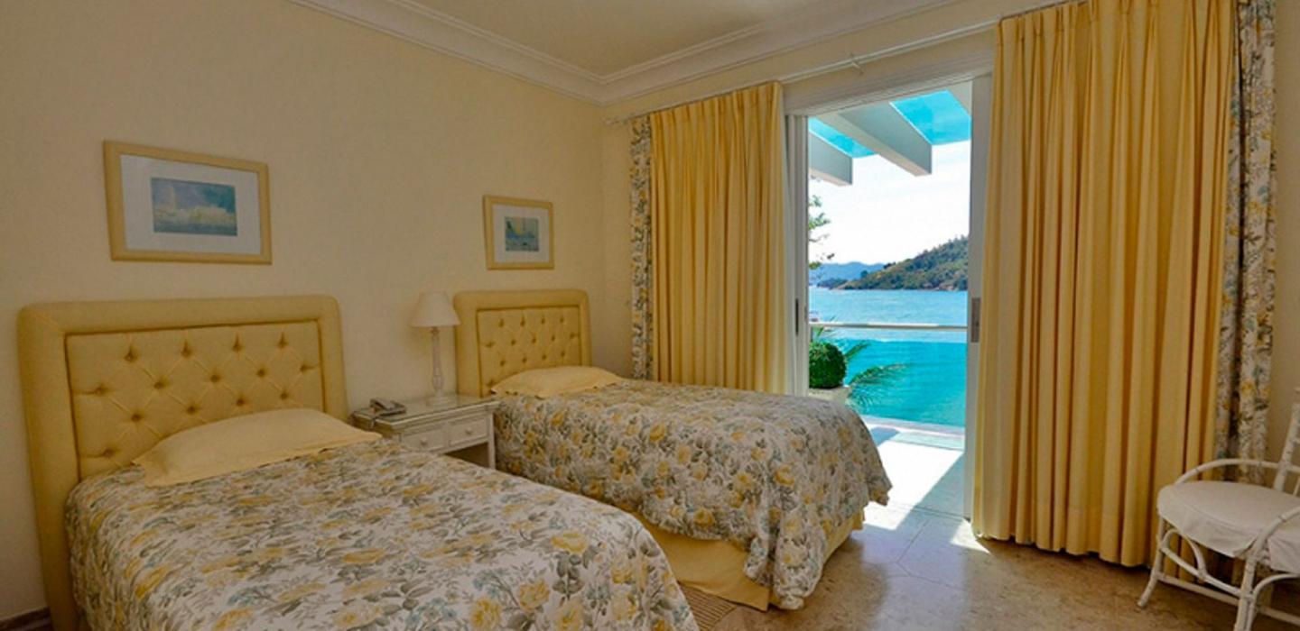 Ang046 - Beautiful beachfront mansion in Angra dos Reis