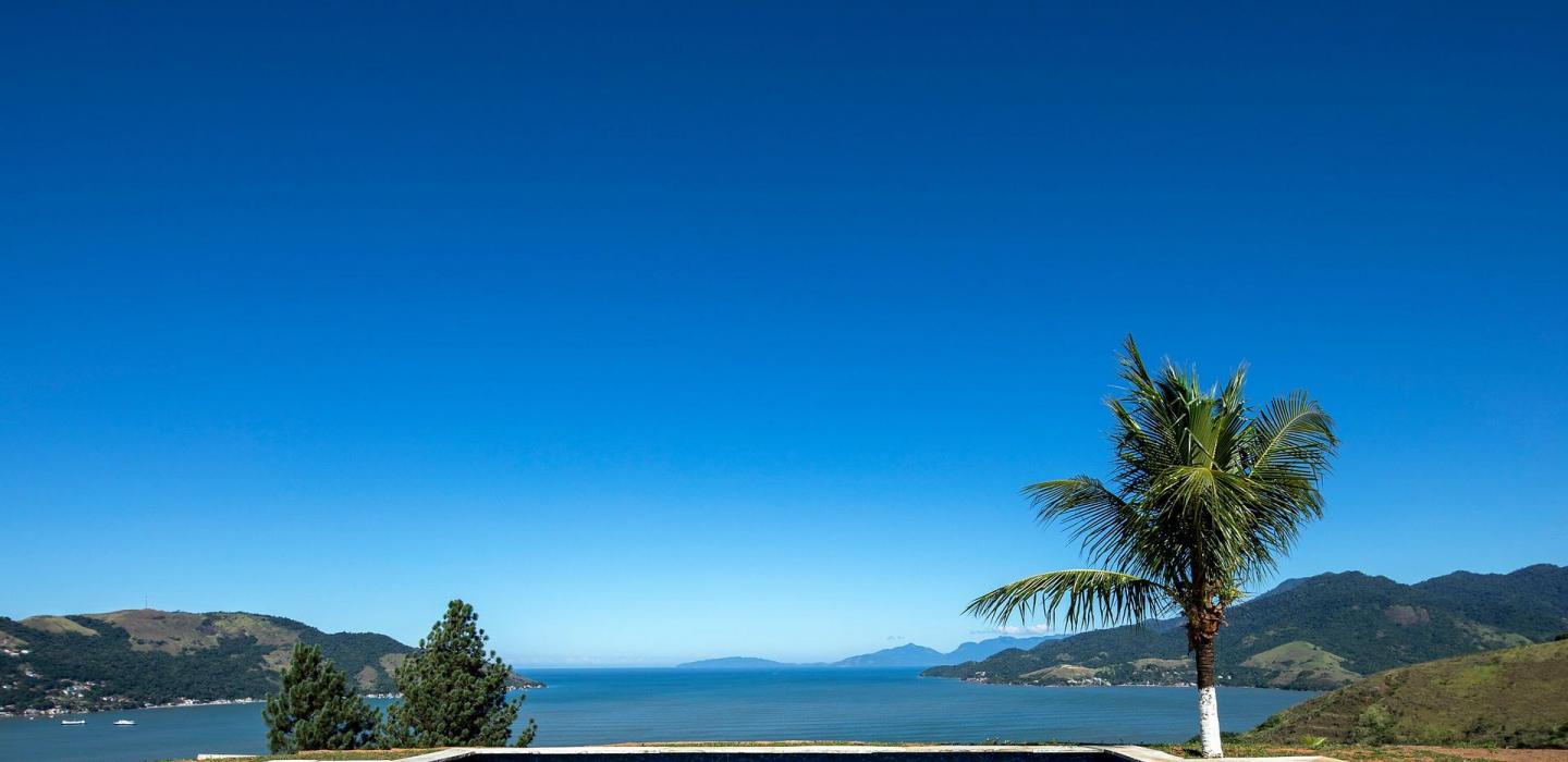 Ang044 - Casa com 3 suítes e linda vista em Mangaratiba