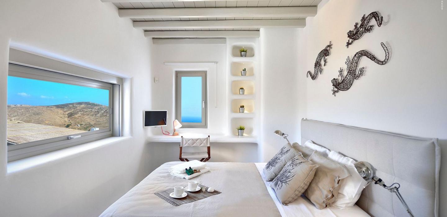 Cyc084 - Villa above Elia beach, Mykonos