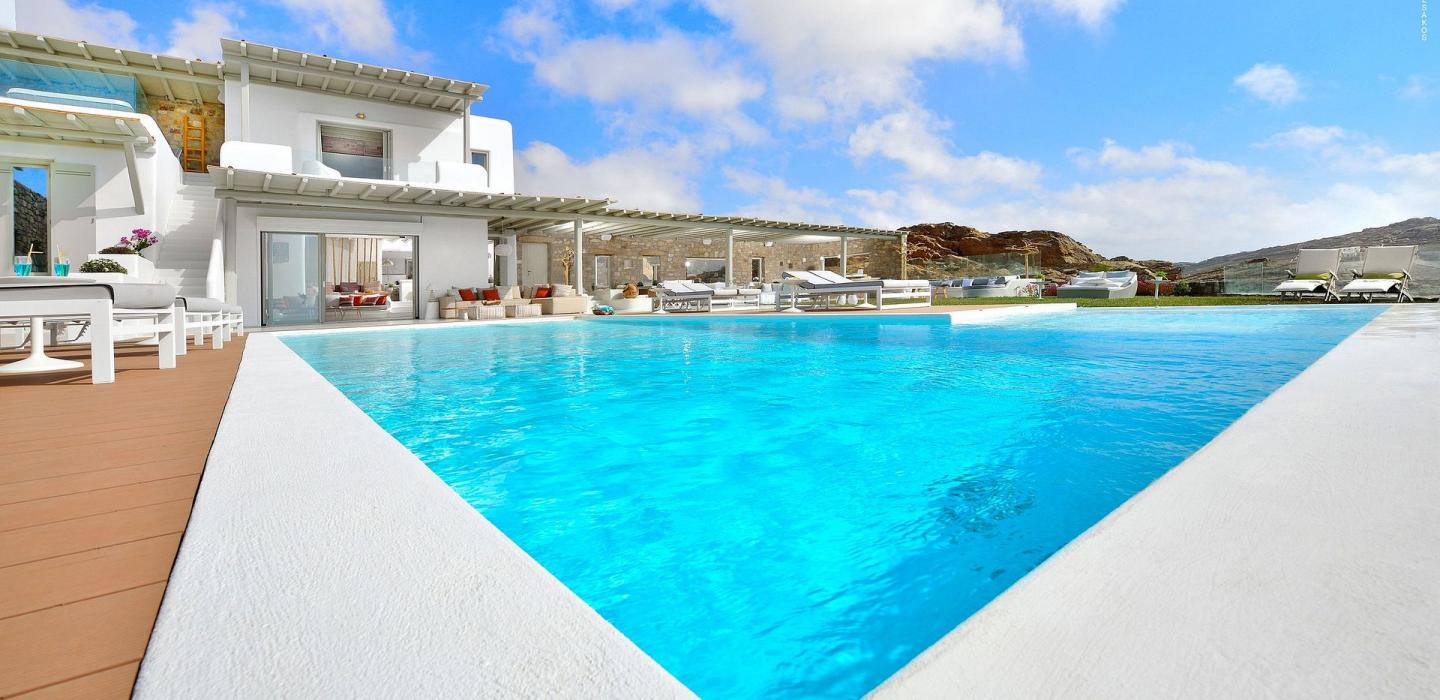 Cyc084 - Villa above Elia beach, Mykonos