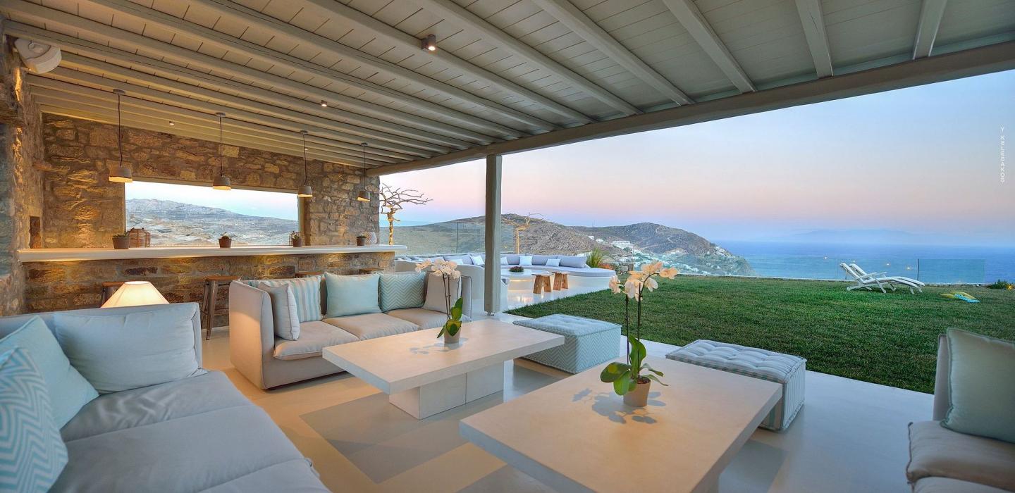 Cyc084 - Villa above Elia beach, Mykonos