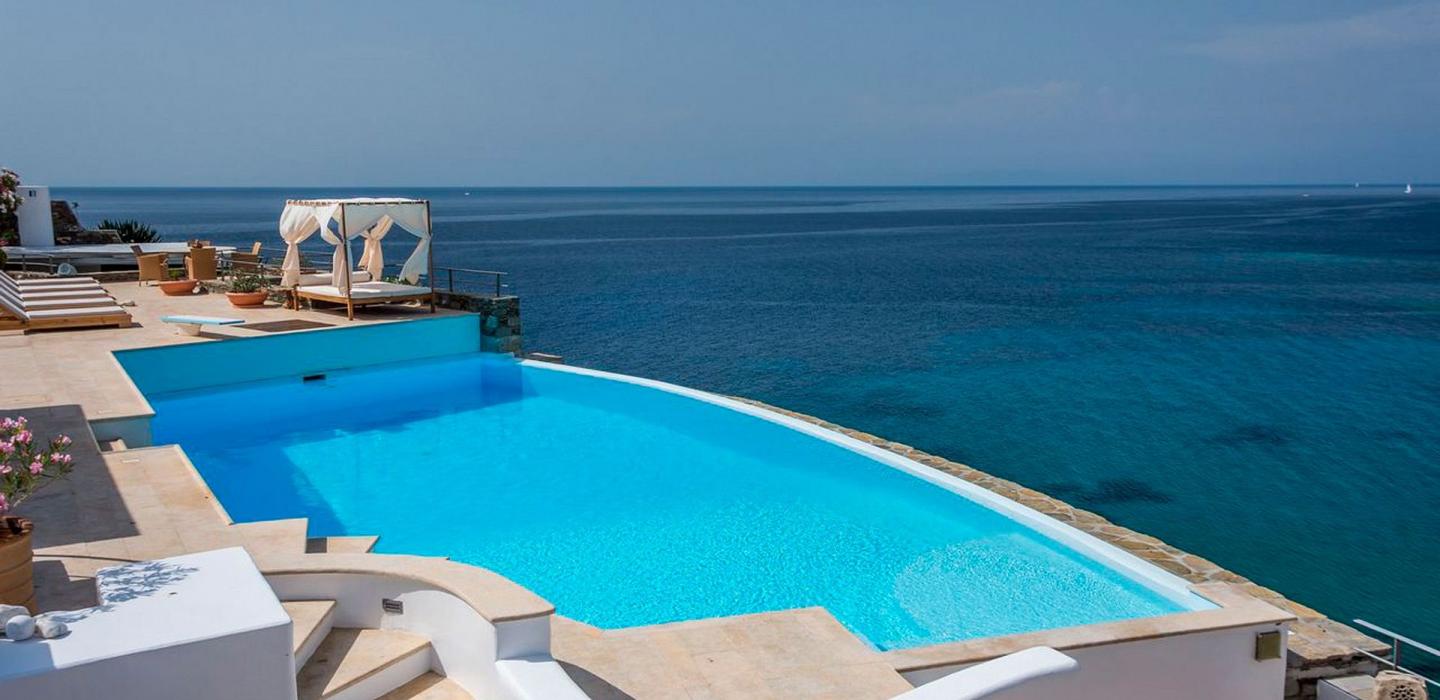 Cyc009 - Villa en Siros con vistas al mar Egeo