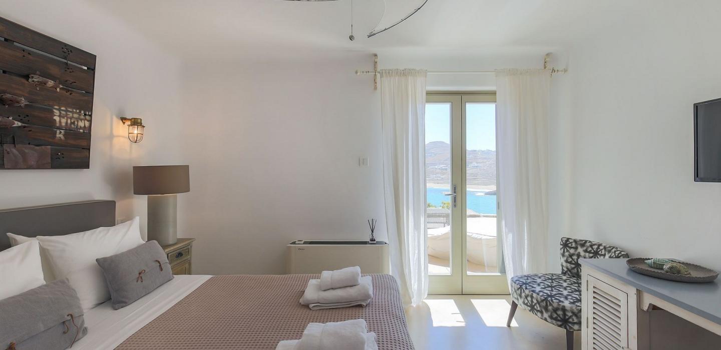 Cyc080 - Villa by the golden beach, Mykonos