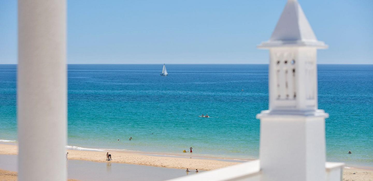 Alg006 - Beachside house, Salema, Algarve