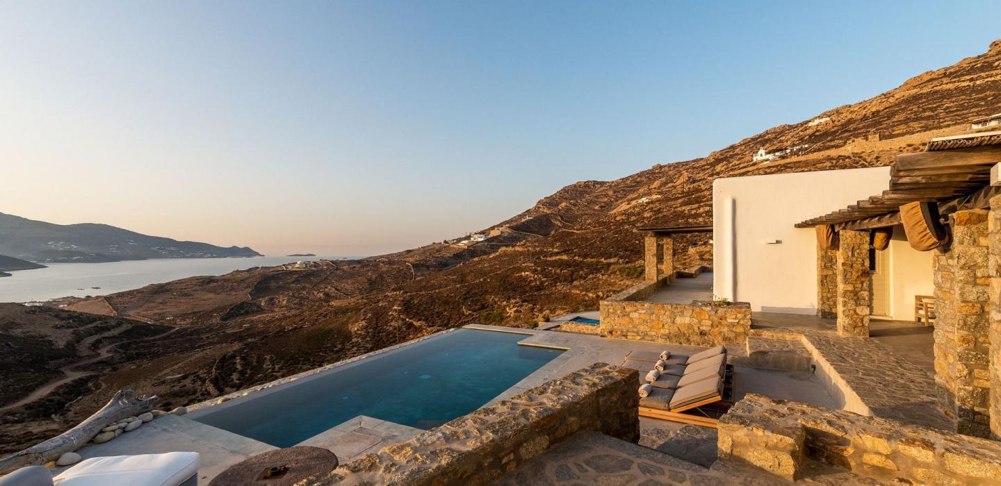 Cyc075 - Elegant villa overlooking the Aegean Sea, Mykonos.