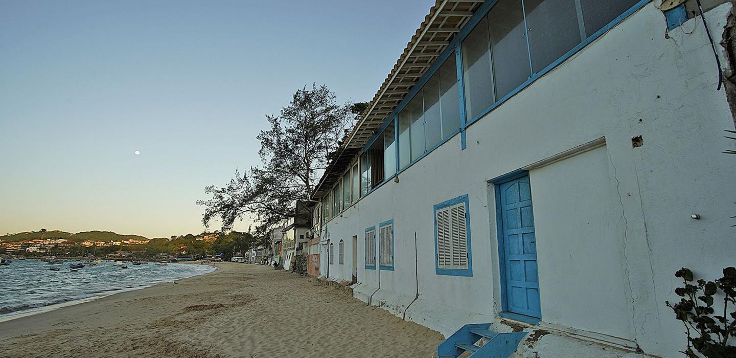 Buz013 - Linda casa frente mar em Búzios