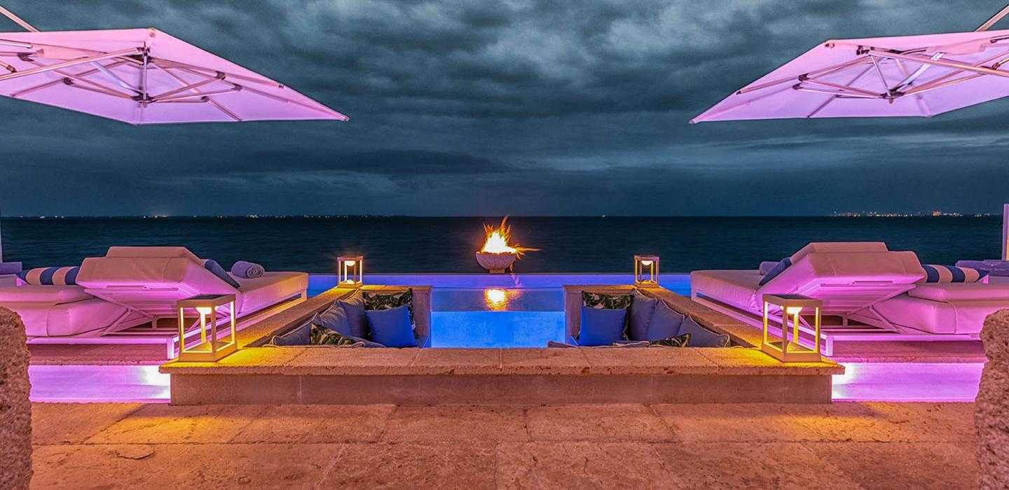 Can002 - Beachfront Private Villa in Cancun