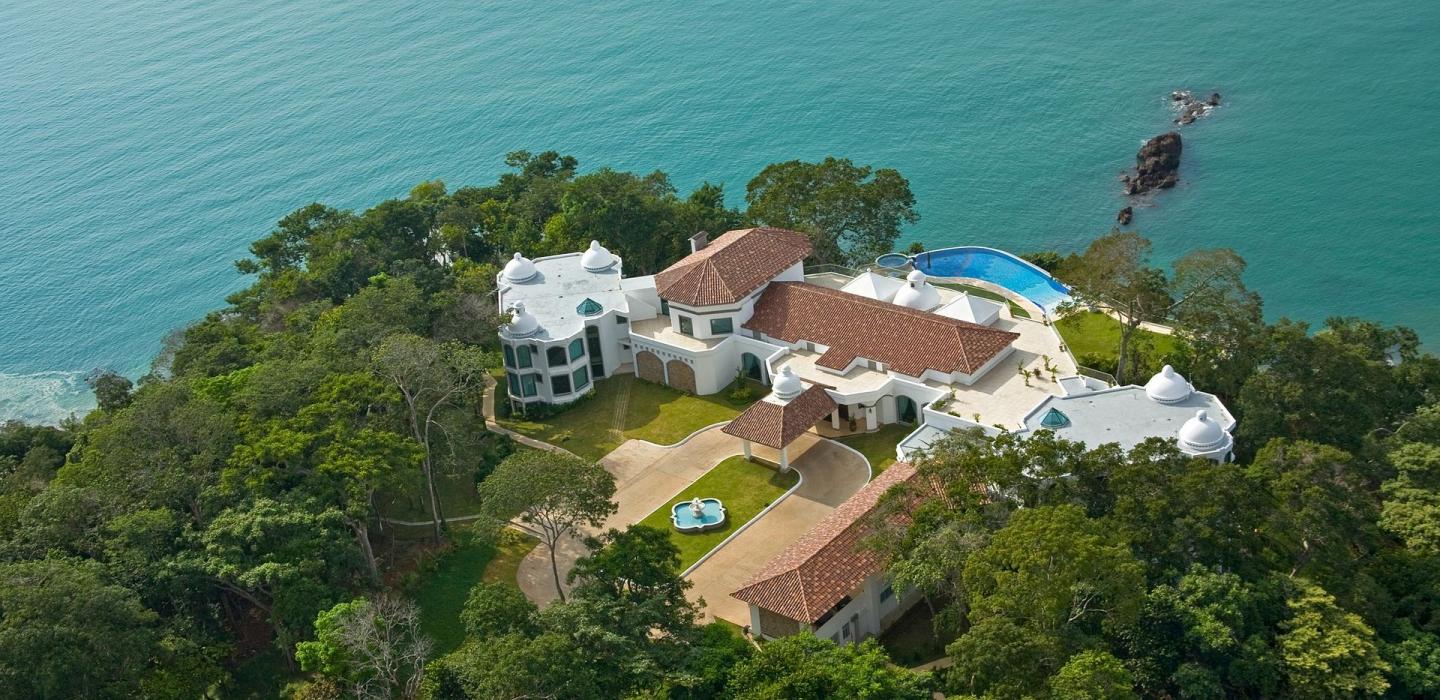 Pan013 - Massive luxury mansion with pool near Panama City