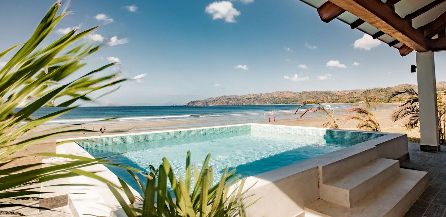 Pan026 - 3 bedroom beachfront villa with pool in Playa Venao