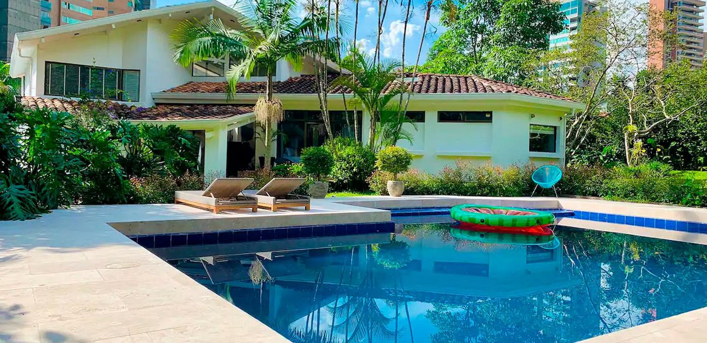 Med052 - Luxurious house with pool in El Poblado