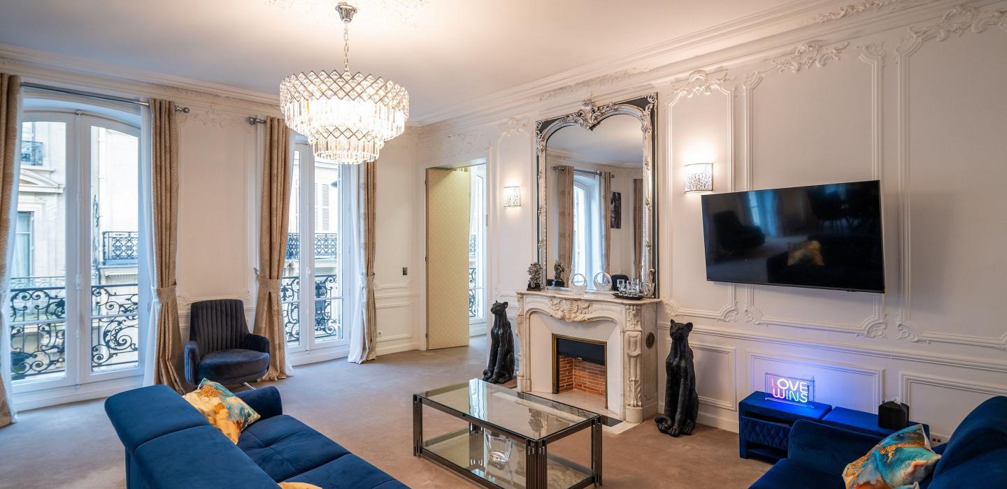 Par191 - Appartement de quatre chambres à Paris 8.