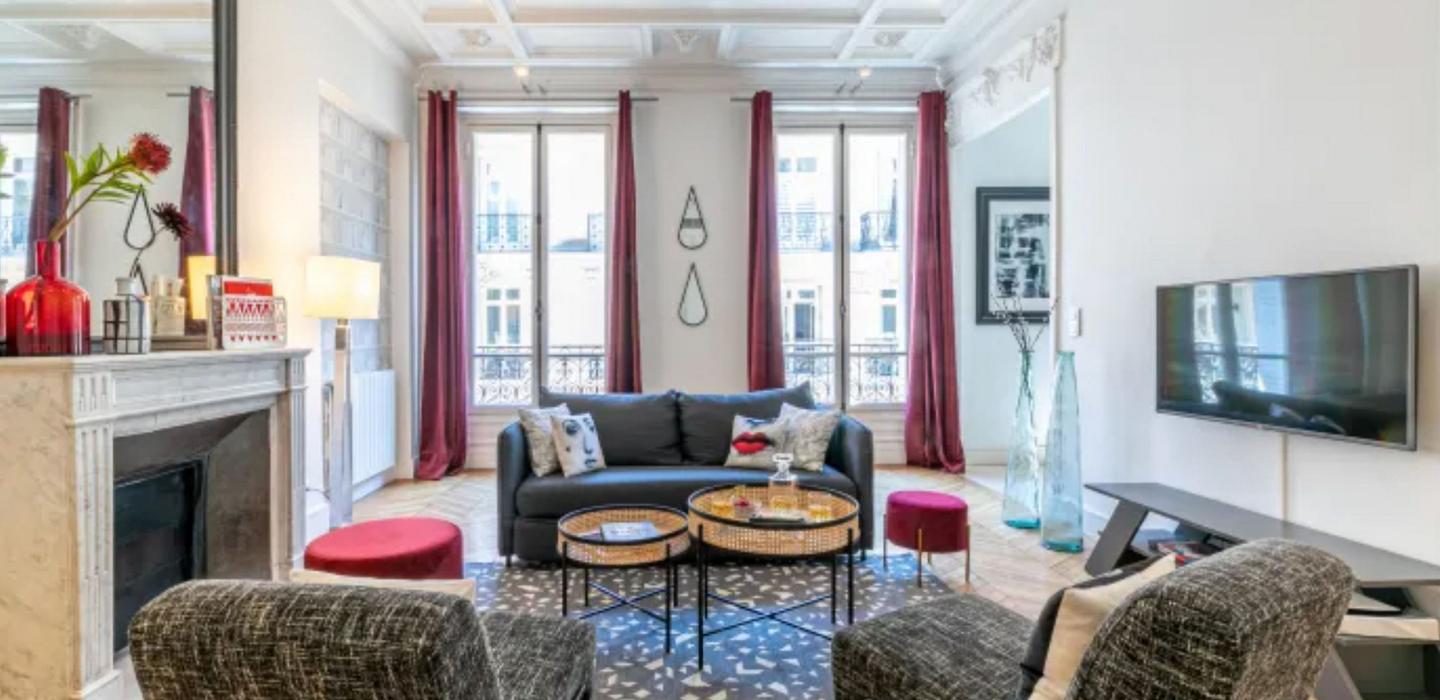Par211 - Appartement de 2 suites dans Paris 8