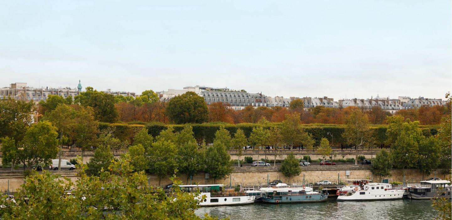 Par139 - Appartement sur le Quai Anatole France