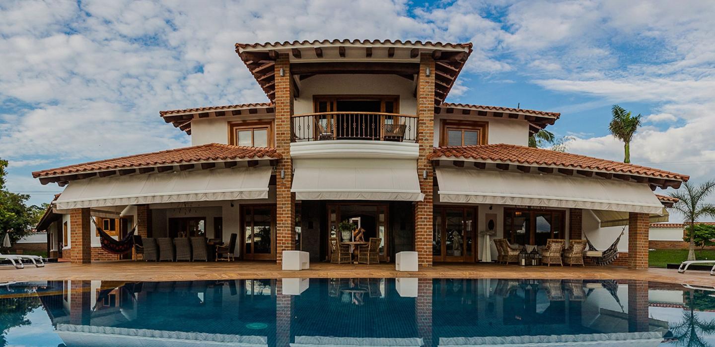 Per002 - Casa de luxo com piscina em Pereira