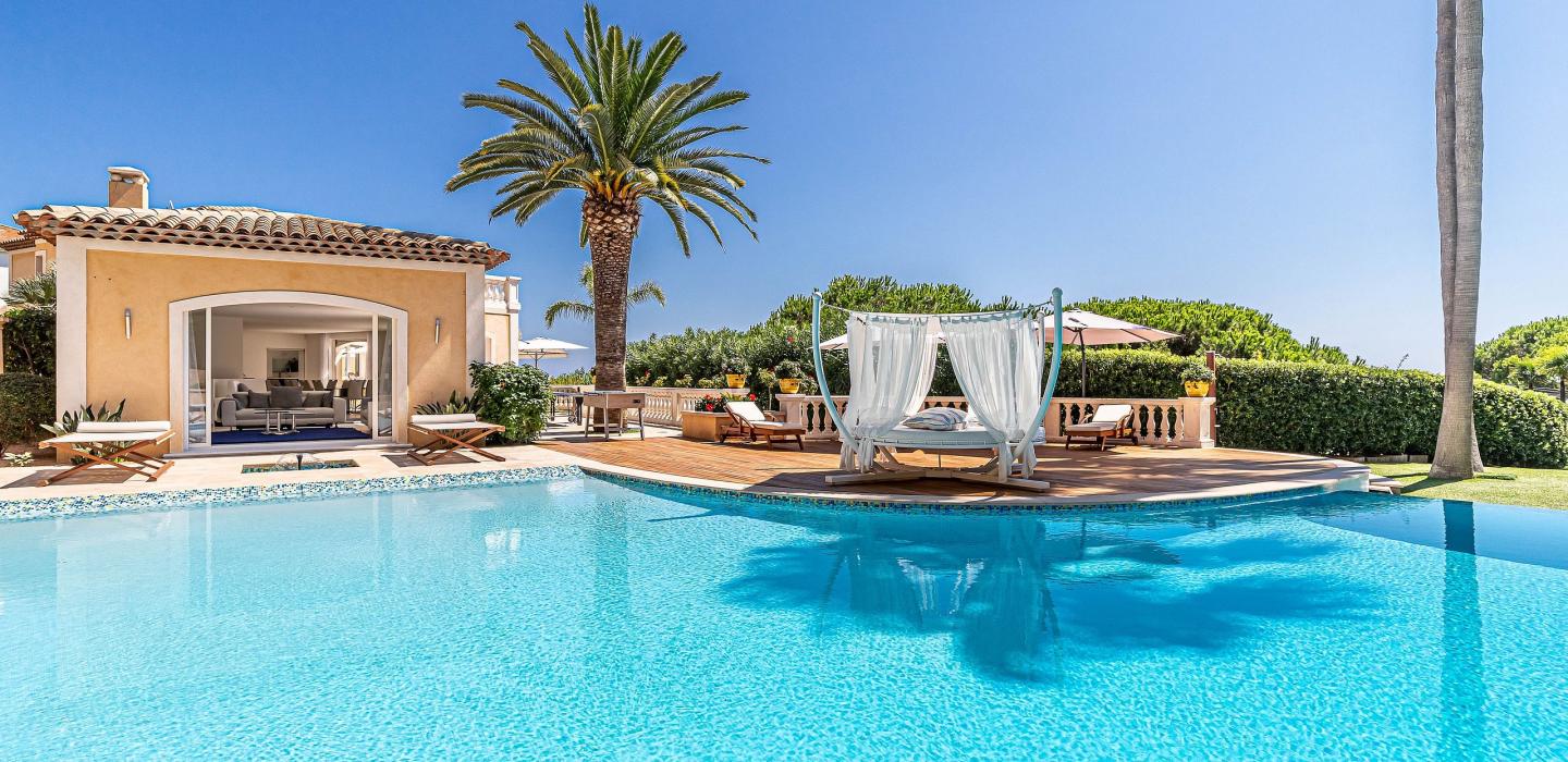 Azu132 - Villa d’Exception à Louer à Super Cannes
