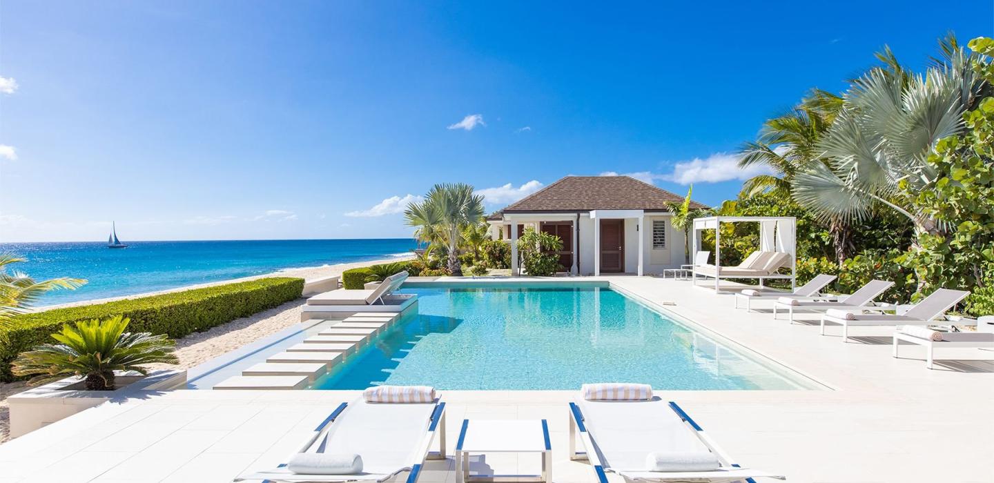 Sxm002 – Modern beachfront villa on Baie Longue Beach