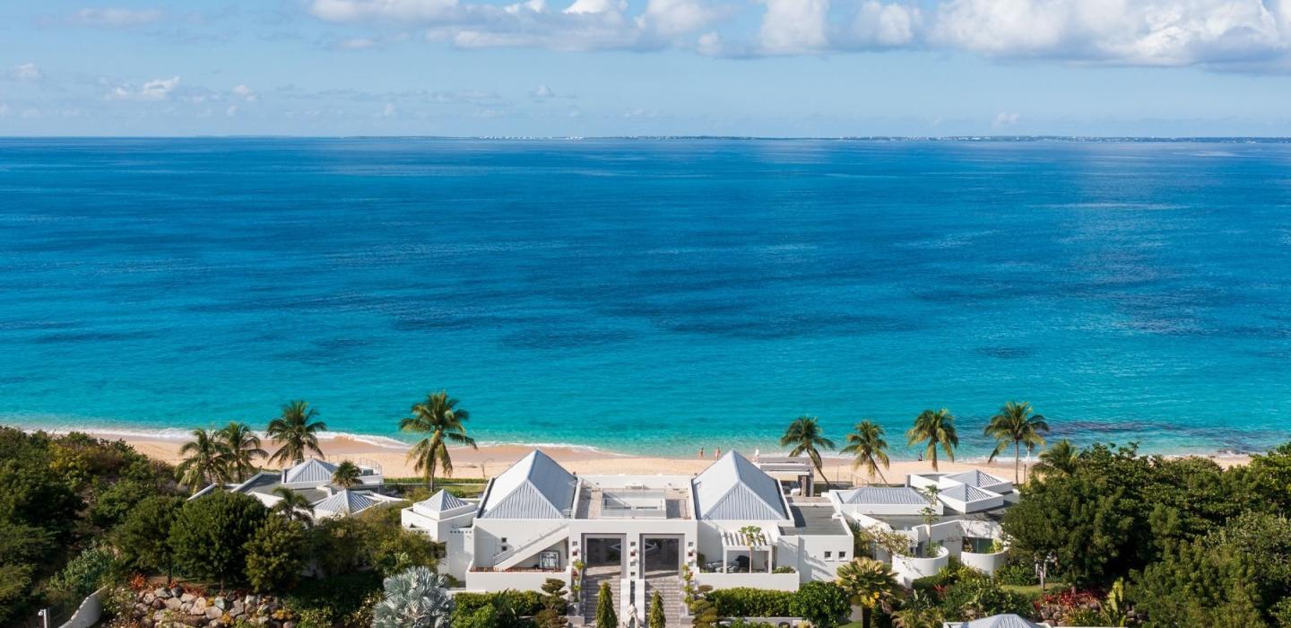 Sxm004 – Luxury beachfront villa with spa on Baie Rouge