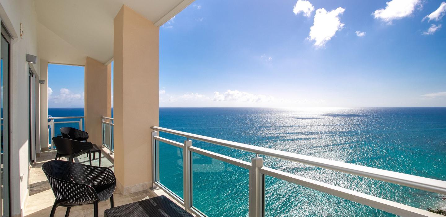 Sxm043 – Penthouse frente al mar con terraza en The Cliff
