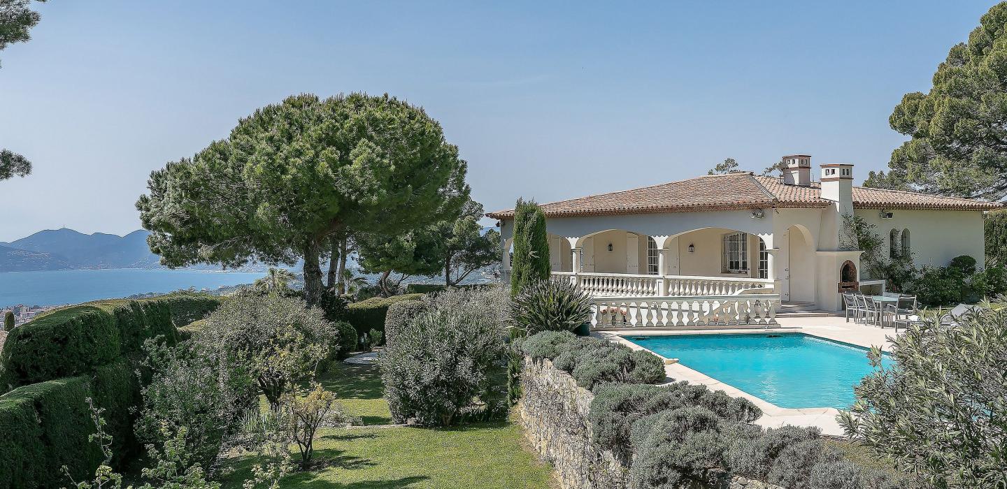 Azu076 - Villa Provençal com Vista para o Mar