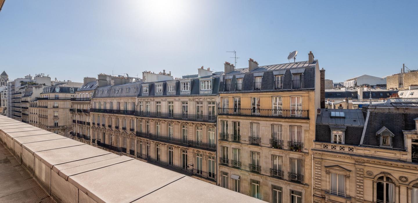 Par162 - Pied-à-Terre in the Golden Triangle
