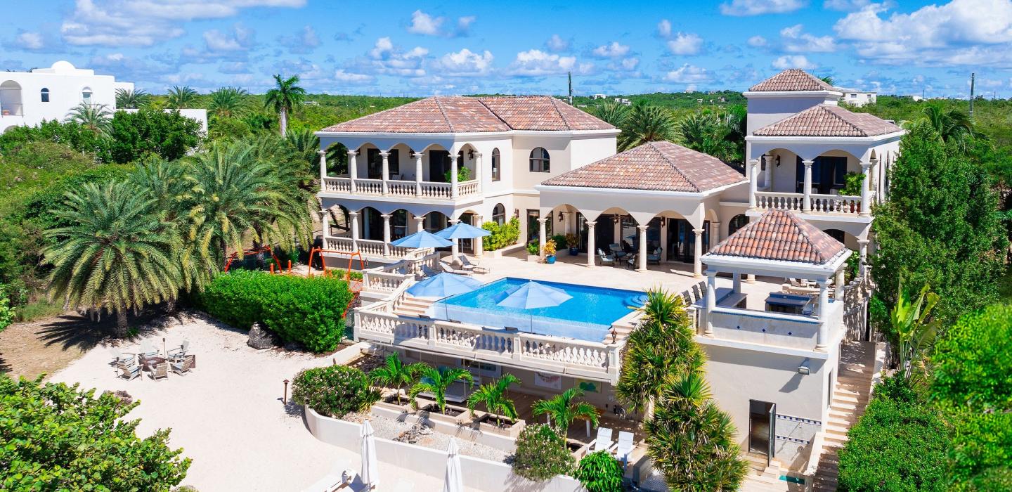 Aia013 – Villa moderna frente al mar en Limestone Bay